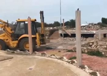 هدم مقهى “سندس” الشهير بالحوزية..بين تطبيق القانون وحنين الزوار