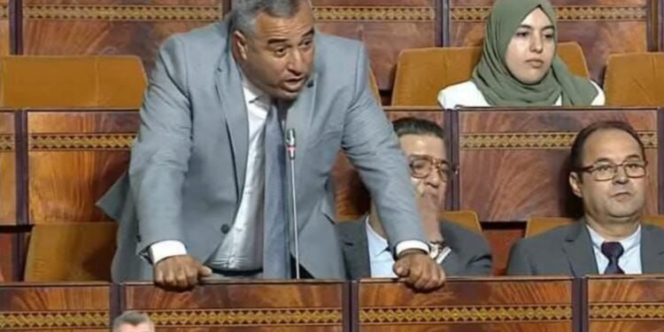 النائب البرلماني عن حزب التقدم والاشتراكية يوسف بيزيد يثير آثار حمولة الشاحنات على الطرق المغربية