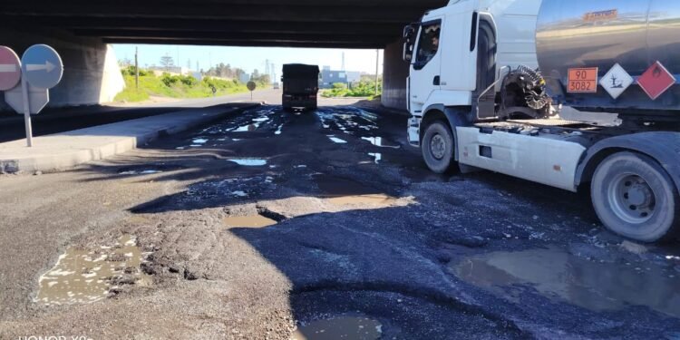 طريق الجرف الأصفر _ الواليدية: شريان ساحلي حيوي بين الإهمال والتهميش